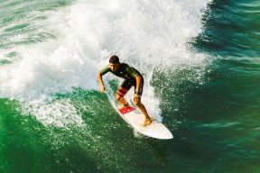 开云体育-布伦森赛点兑现，休斯顿火箭淘汰波士顿凯尔特人晋级四强，主帅激动落泪